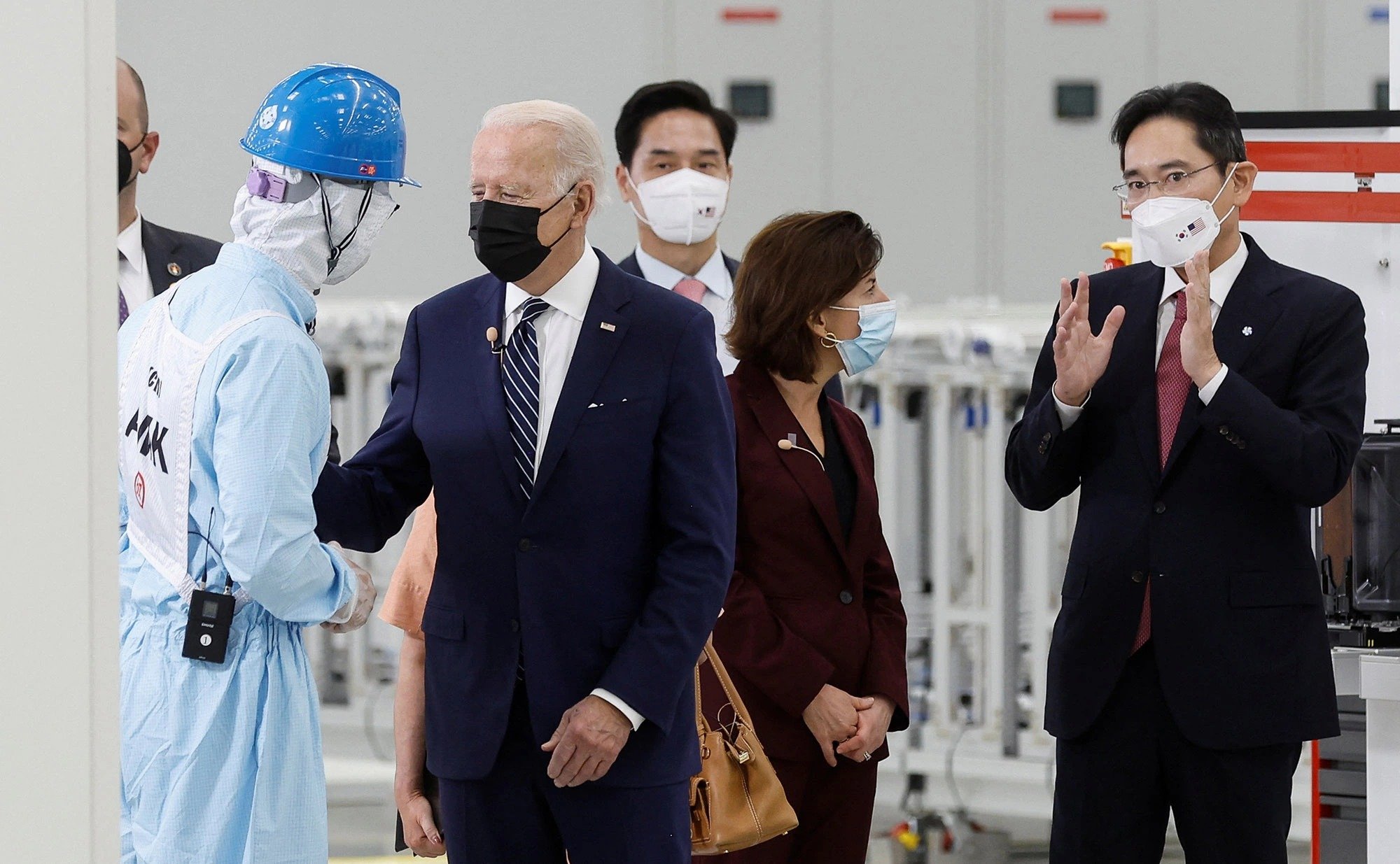 Biden-starts-Asia-trip-in-Sumsung-From-New-York-Times