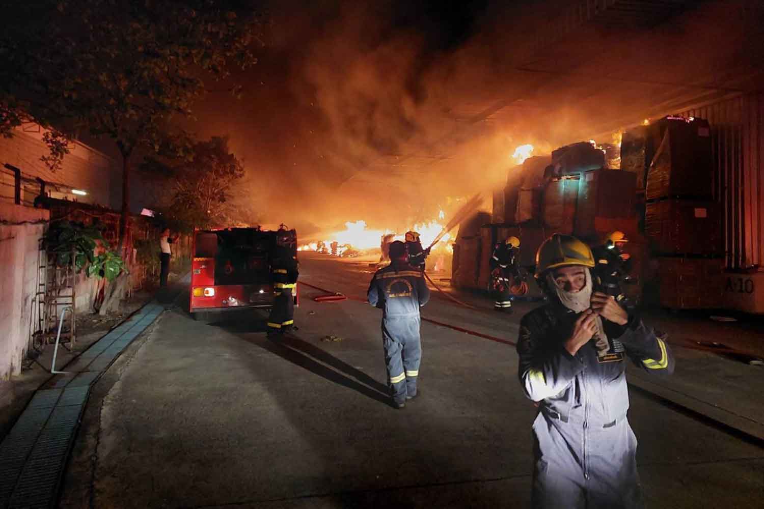 Fire-at-Sumsung-electrical-appliances-warehouse